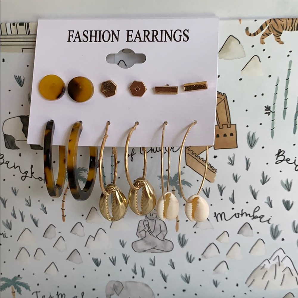 3/$25 🐚Set of 6 earrings🐚